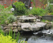 Platten mit Bachlauf