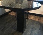 Naturstein Tisch